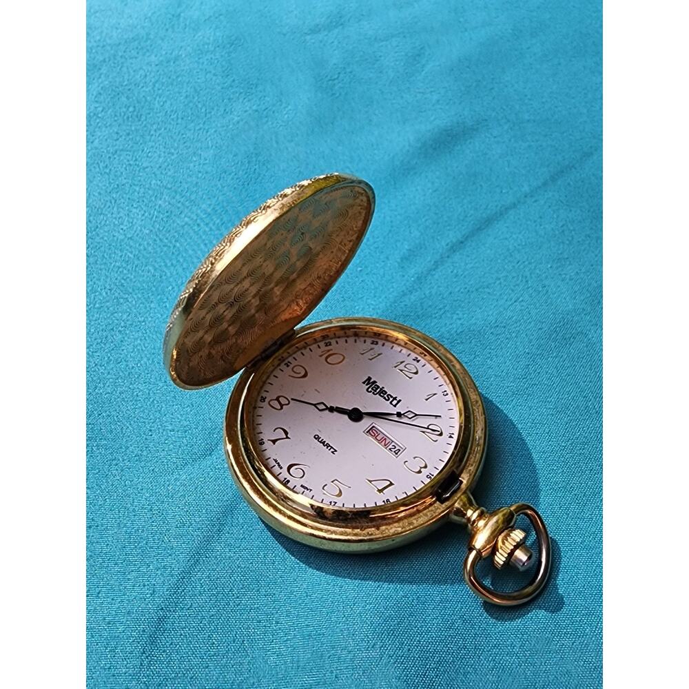 Majesti Pocket Watch 46mm Yellow Gold Tone Day Date Needs New Battery Vintage
